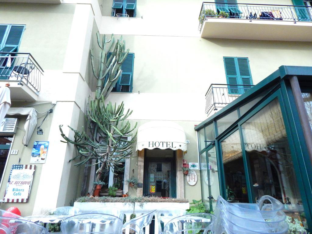 Albergo Torino Albenga Exteriör bild